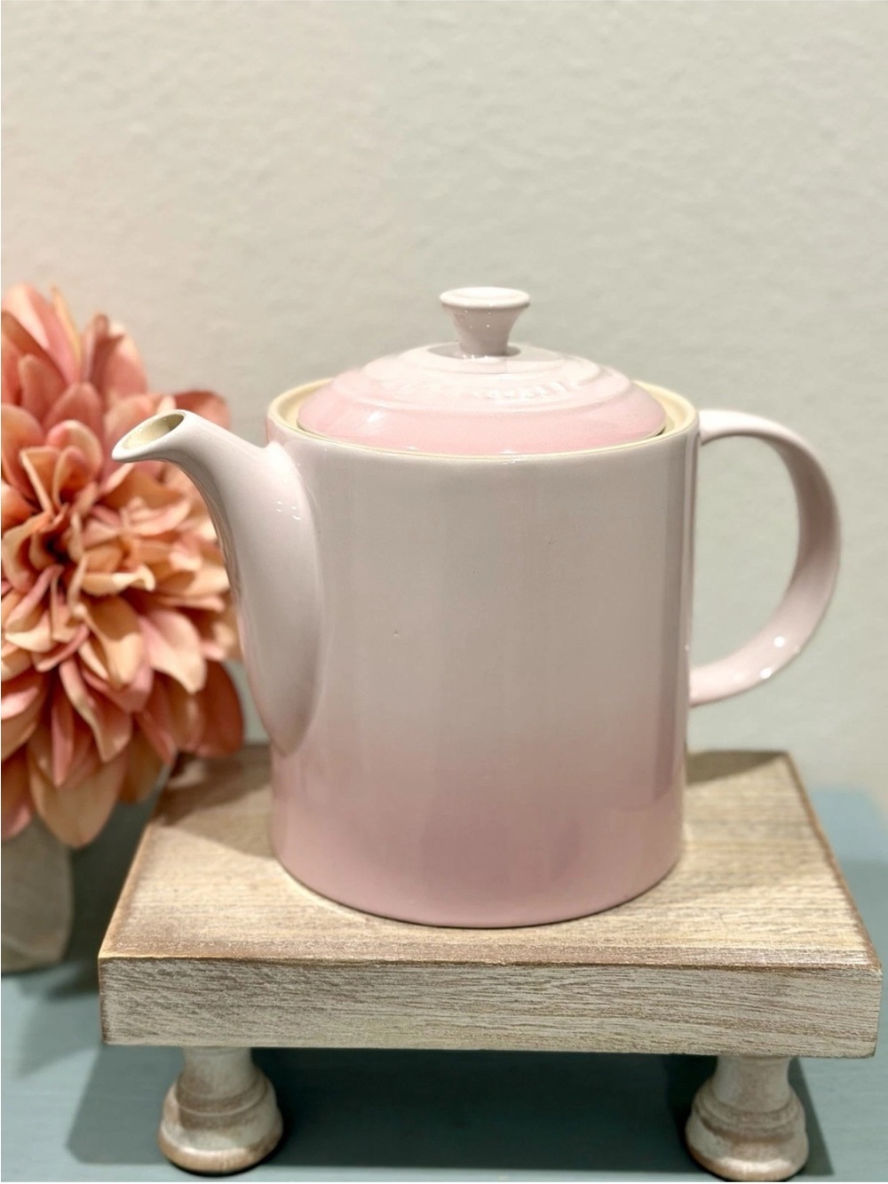 Le Creuset Grand Teapot Shell Pink 1.3 L